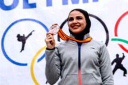 بهمنیار با مردی که مدال طلا را به گردنش انداخت دست نداد