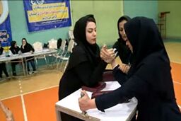 مچ انداختن زنان با یکدیگر در شهرکرد + فیلم