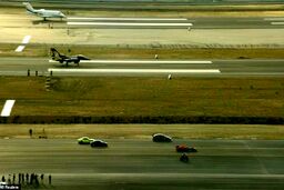 مسابقه سرعت موتورسیکلت با جت جنگنده!