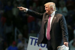  ترامپ رئیس دفتر خود را به خاطر سرفه اخراج کرد!