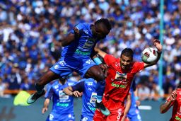 درگیری لفظی بازیکنان استقلال تهران و پرسپولیس