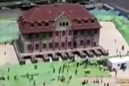 جابه‌جایی غول‌آسا؛ خانه ۱۰۰ساله ۲۶۰۰ تُنی