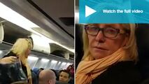 رفتار نژادپرستانه عجیب مسافر در داخل هواپیما!