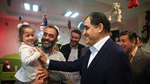 آوازخوانی جالب یک کودک معلول برای وزیر سابق بهداشت