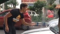 ببینید این راننده چطور عمدا مردی را زیر می‌گیرد!