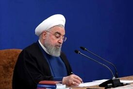 روحانی: تعطیلی فعالیت‌های اقتصادی غیر ممکن است