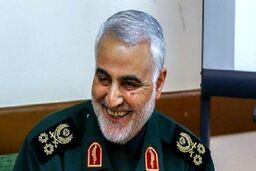 رفتار جالب حاج قاسم با یک کودک سه ساله 