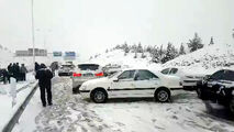 
بلایی که برف بر سر آزادراه پردیس آورد! +فیلم