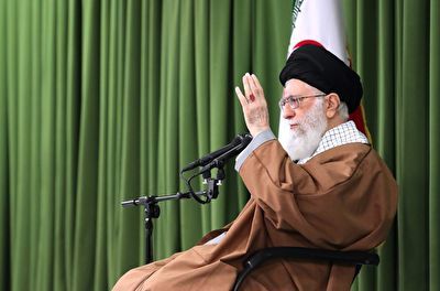 رهبر انقلاب: مدارک معادل دانشگاه برای حوزه اشتباه بزرگی بود