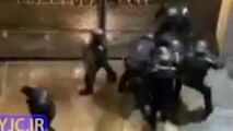 بلایی که پلیس فرانسه بر سر یکی از معترضان آورد