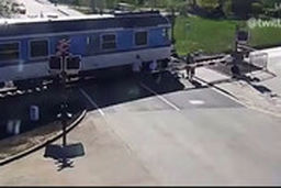 نجات معجزه‌آسای یک پیرمرد که با مرگ چند ثانیه فاصله داشت