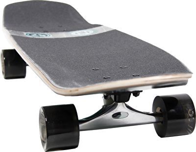 تصادف دردناک پسر اسکیت سوار با یک خودرو