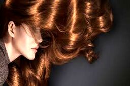ویدیو | بهترین مدل و رنگ مو برای جوان‌تر نشان دادن