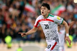 راهنمایی سردار آزمون به بیرانوند برای گرفتن پنالتی تحسین کاربران را برانگیخت