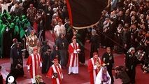 اظهار ارادت و بوسیدن خاک آستان امام حسین(ع) توسط روحانیون مسیحی