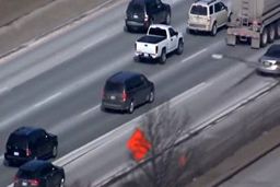 تصادف وحشتناک یک سارق با دو خودرو حین فرار از دست پلیس