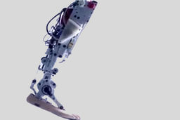 پای مصنوعی قدرتمندی که عملکردی مشابه پای واقعی دارد!