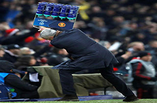 شادی منحصر به فرد مورینیو پس از گل دقیقه نودی به یانگ بویز