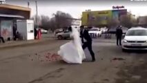 دعوای دیدنی عروس و داماد وسط خیابان