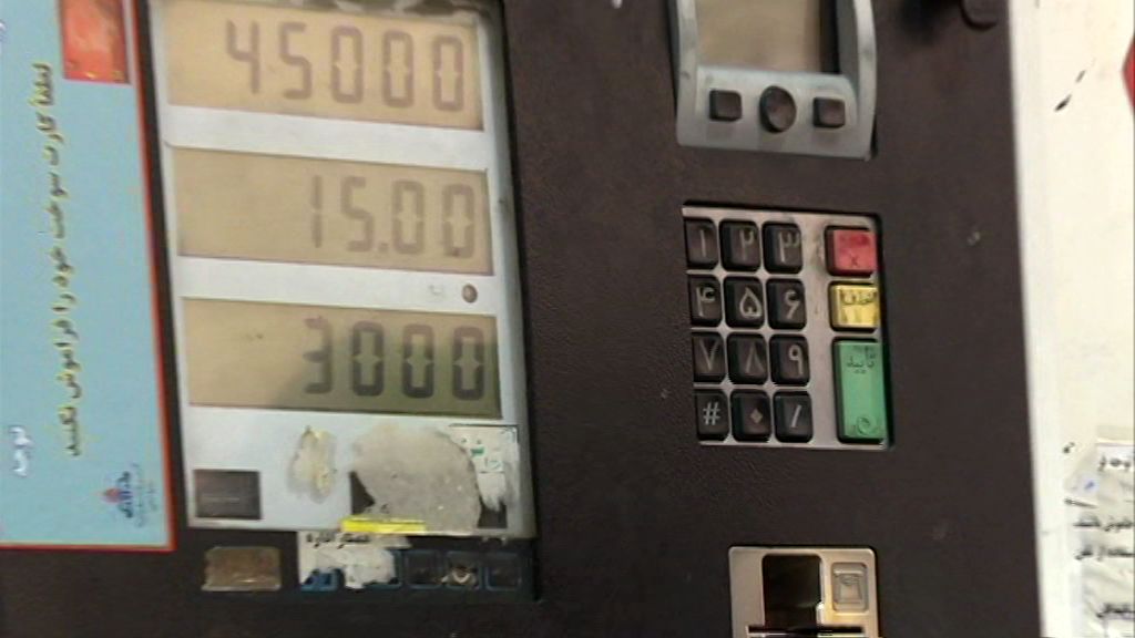 پاسخ سوال‌های مخاطبان درباره سهمیه بندی بنزین / سهمیه آذرماه تا چند ساعت دیگر در کارت سوخت‌ها واریز می‌شود