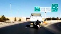 حرکت خطرناک موتورسوار در جاده