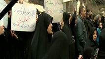 تجمع مردم تهران در مقابل دفتر سازمان ملل متحد در محکومیت ترور سردار سلیمانی + فیلم