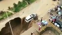 بیرون کشیدن خودرو و راننده لحظاتی پیش از سقوط