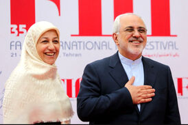 پیام انگلیسی تبریک ظریف و همسرش به مناسبت میلاد حضرت مسیح