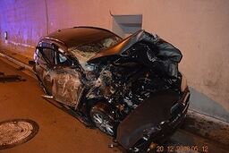 پرواز هولناک خودرو در دهانه تونل