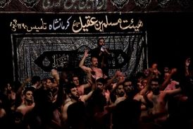 مراسم سینه زنی شب تاسوعا در هیئت مسلم ابن عقیل با مداحی حاج محمد علی رحمانی