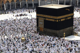 حج بهتر است یا کمک به فقرا؟