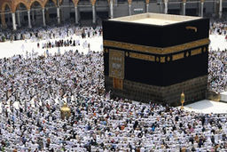 حج بهتر است یا کمک به فقرا؟
