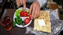 دورهمی زیبای یک محله با افطاری ساده