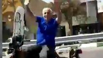 حرکات عجیب پیرمرد موتور سوار در حین حرکت