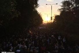 تصاویر حیرت انگیز از خروش بامدادی جمعیت در اهواز برای استقبال از پیکر شهید قهرمان: حاج قاسم سلیمانی
