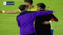 
شادی بازیکنان صنعت نفت پس از برد برابر پرسپولیس

