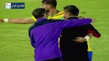 
شادی بازیکنان صنعت نفت پس از برد برابر پرسپولیس
