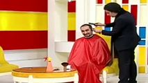اصلاح موی مجری معروف در برنامه زنده 