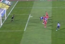 گل اول استقلال به پرسپولیس