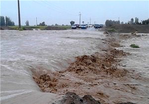 تلاش مردم در کنار سپاه و ارتش برای کاهش عوارض سیل استان خوزستان