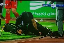 
پرتاب سنگ هوادارای استقلال خوزستان به بازیکن خودی!