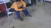 مردی که با حمله مار در ایستگاه پلیس غافلگیر شد