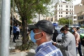 تجمع سهامداران مقابل بورس تهران 