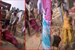 رفتار شرم آور ساکنان محلی با معلم زن ابتدایی در هند! 