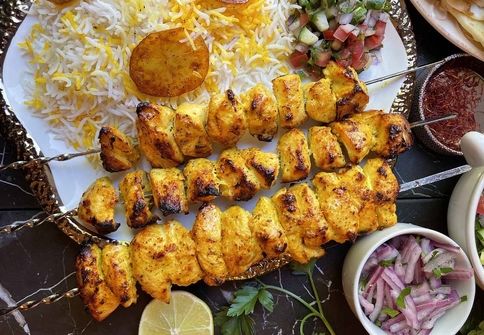 سفر به طعم‌های اصیل ایران با پلو کباب مرغ محلی