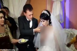 اقدام عجیب داماد در مراسم عروسی!