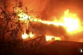 رشادت آتش‌نشانان در مهارشعله‌های مهیب آتش در چهارراه استانبول 