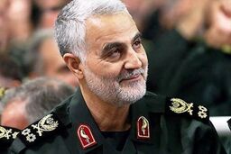 اهدای مدال رهبر انقلاب به سردار سلیمانی