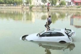بی‌احتیاطی راننده منجر به غرق شدن خانواده‌اش شد
