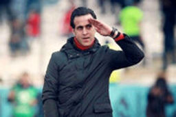 تحویل هدیه‌های علی کریمی به کودکان سیستان و بلوچستان